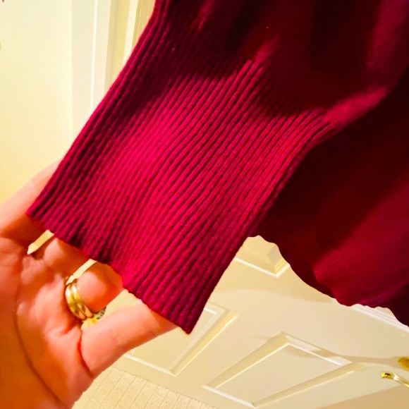 89th and Madison red/maroon soft long sleeve sweater. - Picture 3 of 5